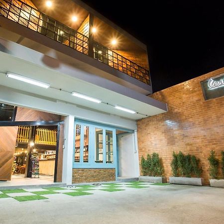 Vestique Hostel Chiang Mai Esterno foto
